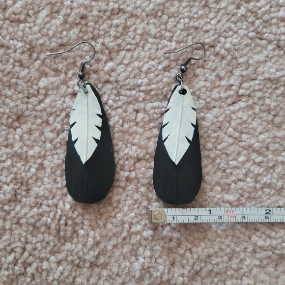 Rubber Feather Earrings - Picture 1 of 3